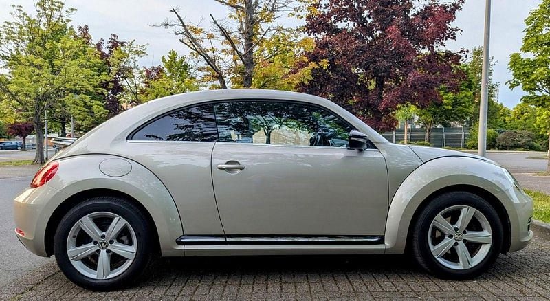 Silber Gebraucht 2015 VW Beetle Sound Limousine | 11.200 € (Superpreis) - Bild 1/4