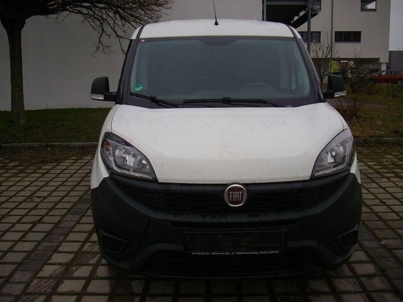 Gebraucht Fiat Doblò 95 PS (69 kW) 2019 Weiß Van / Kleinbus