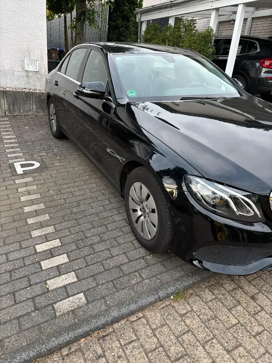 Gebraucht Mercedes E200 160 PS (117 kW) 2021 Schwarz Limousine