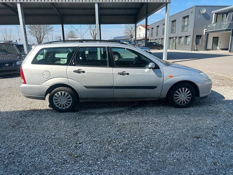 Gebraucht Ford Focus 100 PS (73 kW) 2000 Silber Kombi