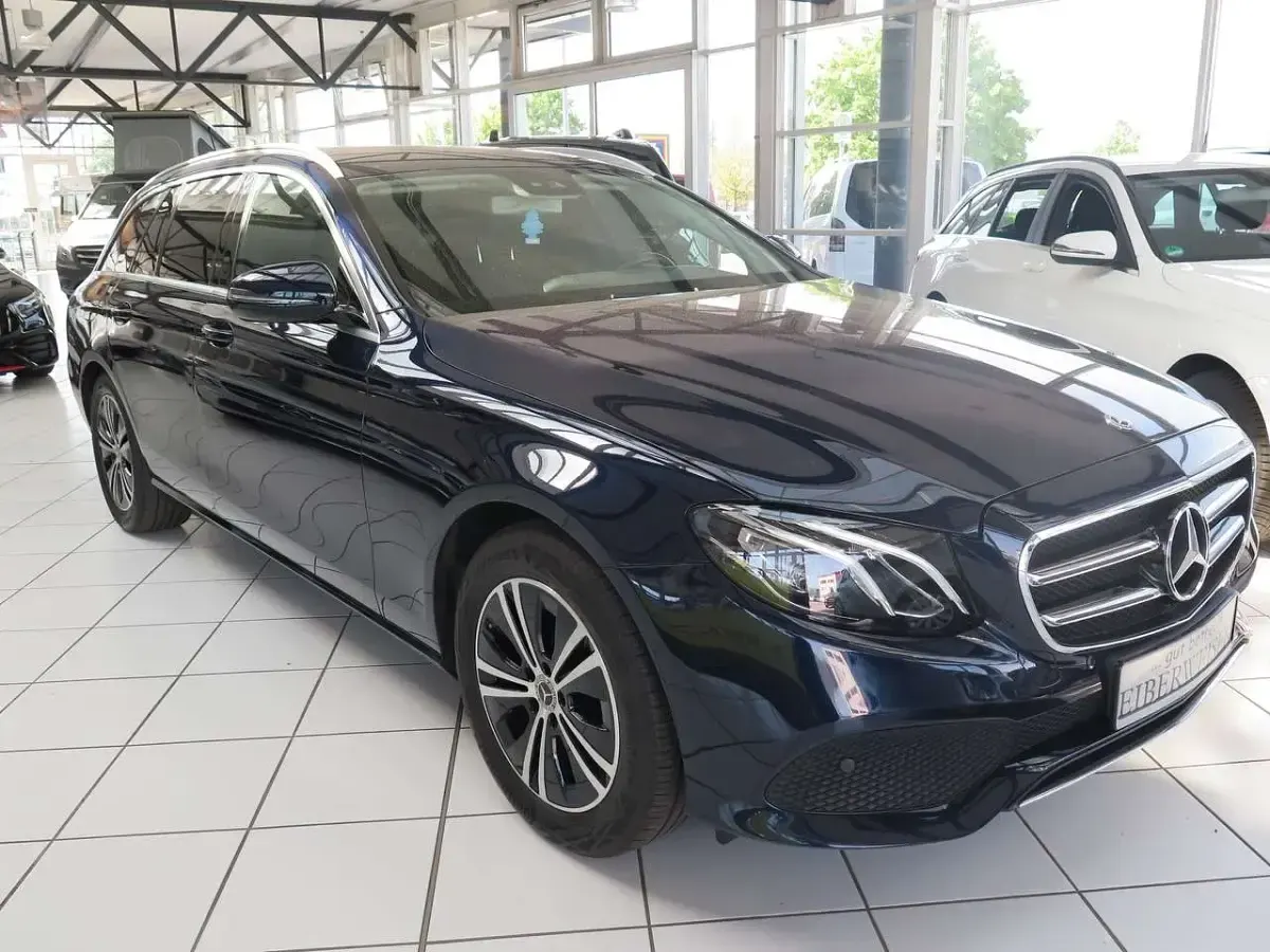 Gebraucht Mercedes E220 Avantgarde 194 PS (142 kW) 2020 Cavansitblau Kombi