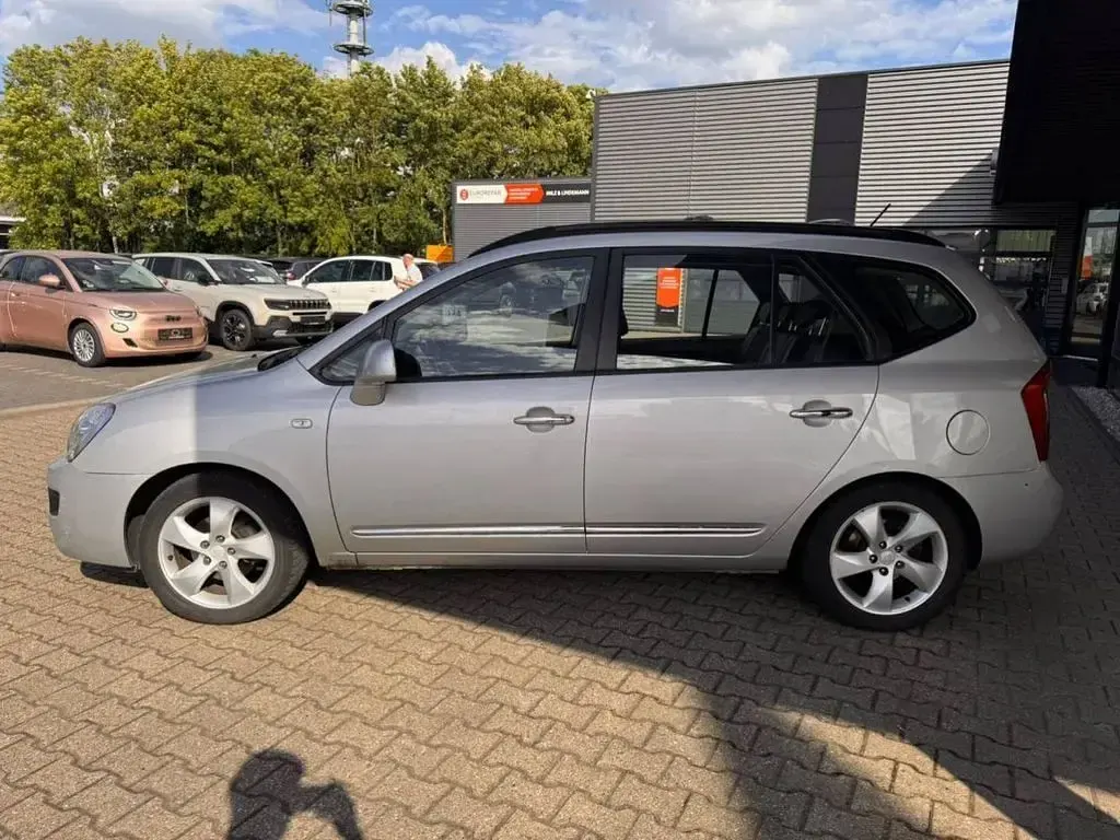 Gebraucht Kia Carens EX 140 PS (102 kW) 2009 Silber Van / Kleinbus