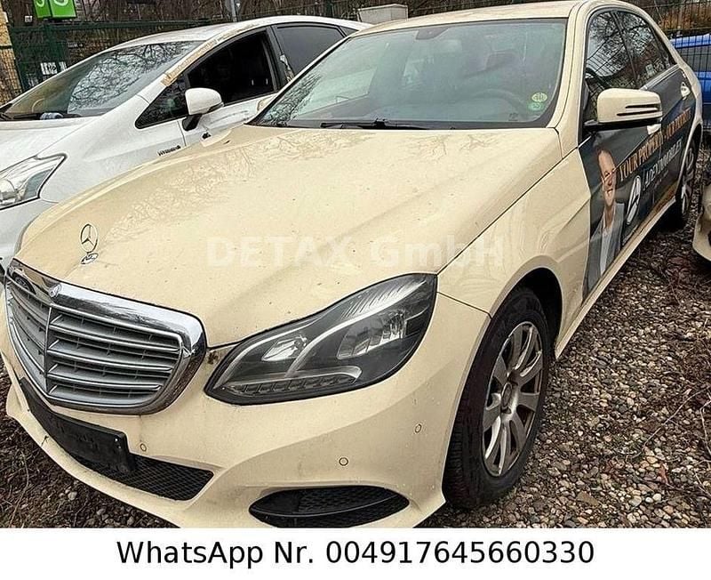 Schwarz Gebraucht 2016 Mercedes E200 Avantgarde Limousine | 3.999 € (Superpreis) - Bild 1/4