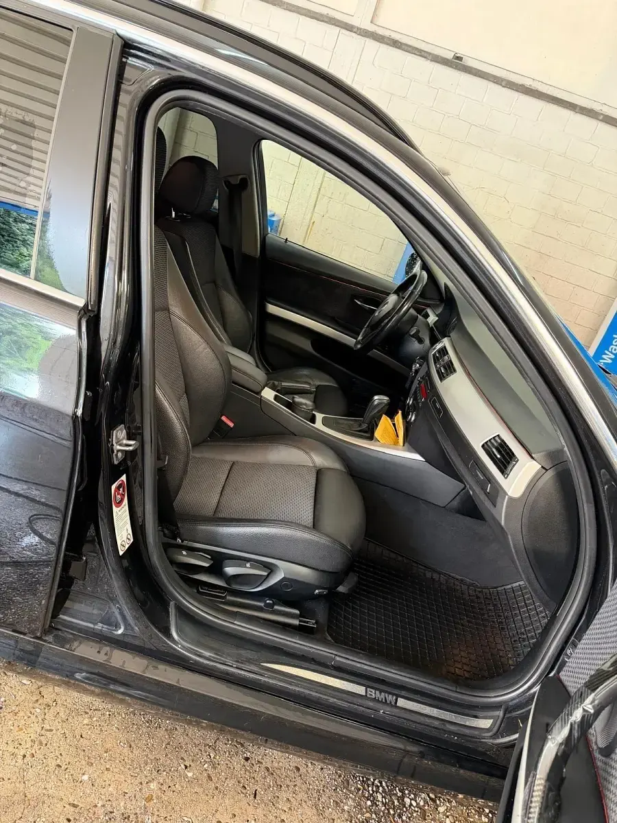 Gebraucht BMW 325 204 PS (150 kW) 2010 Schwarz Kombi