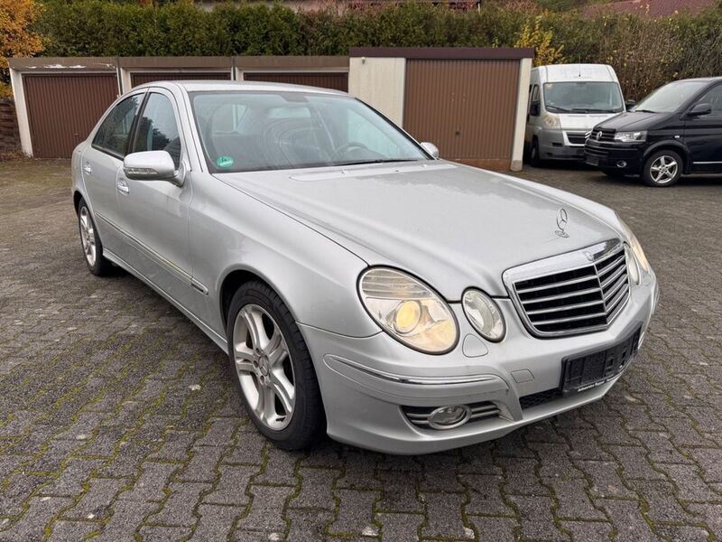 Silber Gebraucht 2006 Mercedes E200 Limousine | 6.399 € (Fairer Preis) - Bild 1/4