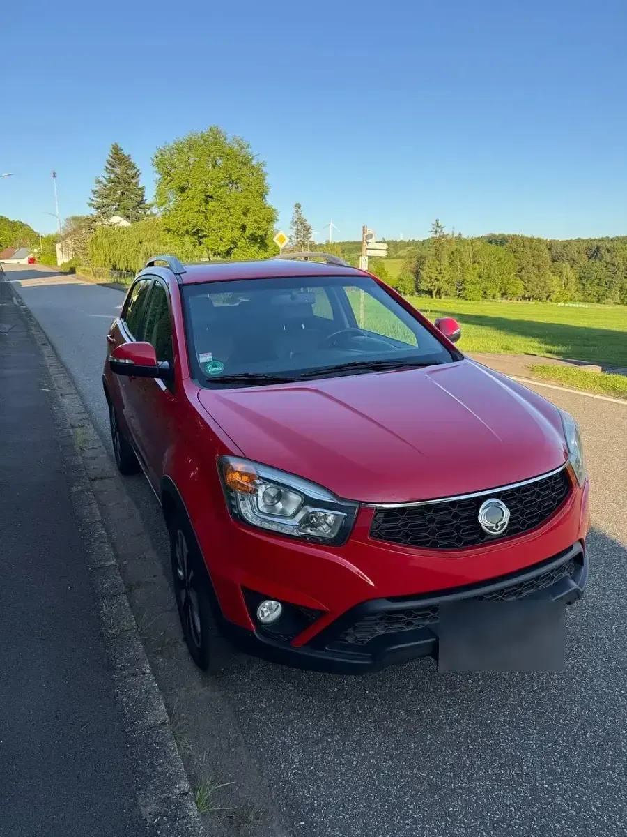 Gebraucht SsangYong Korando 150 PS (110 kW) 2015 Rot SUV