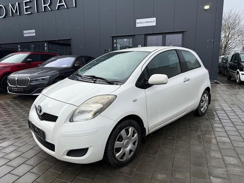 Gebraucht Toyota Yaris Cool 69 PS (50 kW) 2011 Weiß Kleinwagen