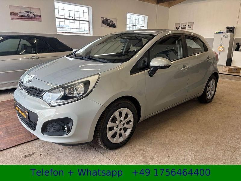 Gebraucht Kia Rio Attract 75 PS (55 kW) 2013 Beige Limousine