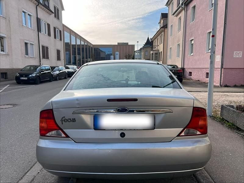 Gebraucht Ford Focus 100 PS (73 kW) 1999 Grau Limousine
