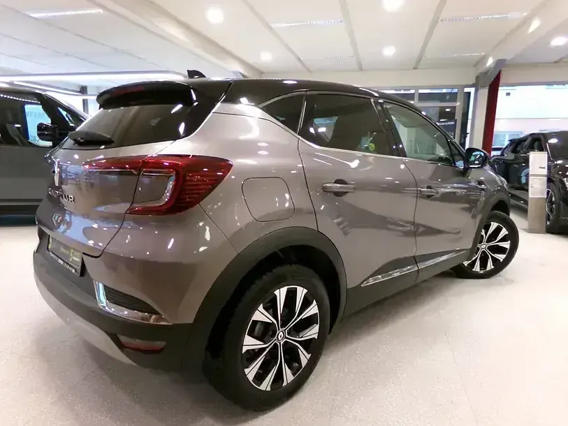 Gebraucht Renault Captur Techno 140 PS (102 kW) 2024 Grau / dach schwarz SUV