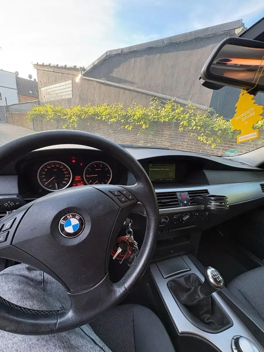 Gebraucht BMW 520 170 PS (125 kW) 2003 Silber Limousine