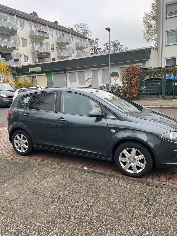 Grau Gebraucht 2007 Seat Altea Limousine | 3.500 € - Bild 1/4