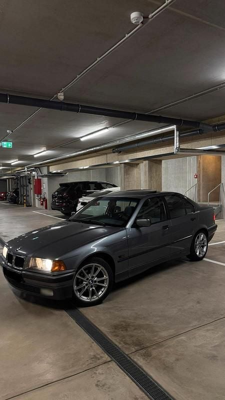 Gebraucht BMW 323 170 PS (125 kW) 1995 Grau Limousine