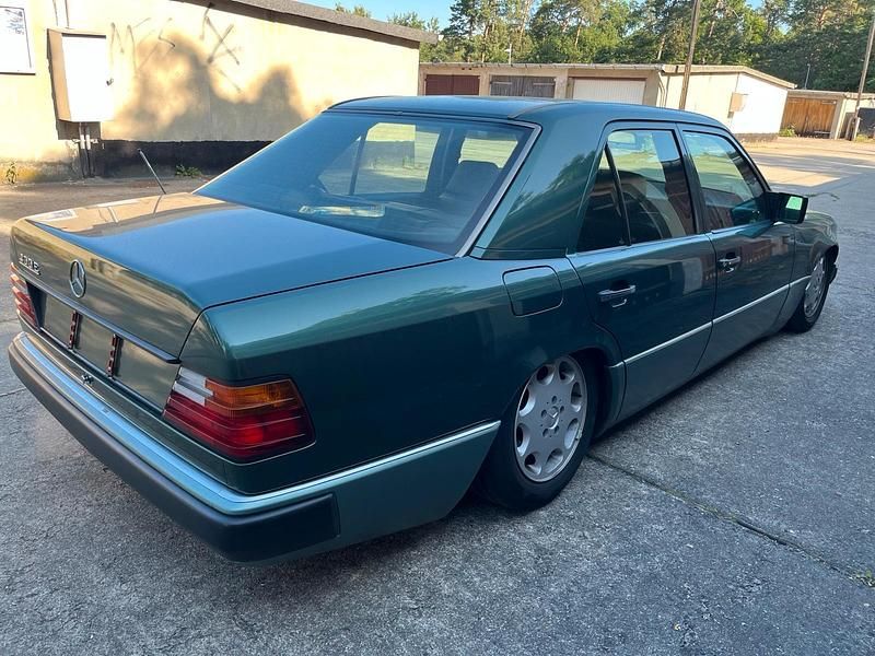 Usata Mercedes E400 1992 Verde Berlina