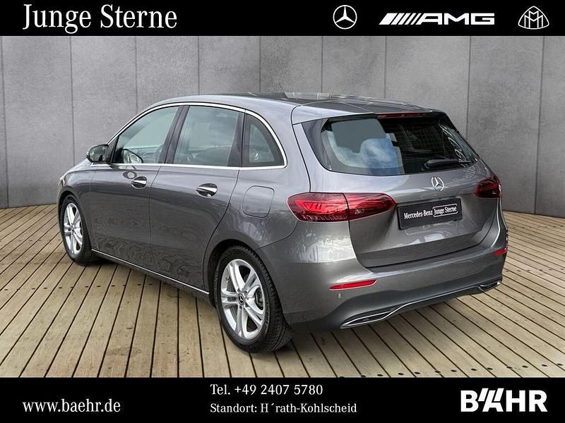 Gebraucht Mercedes B180 Progressive 136 PS (100 kW) 2023 Lack mountaingrau (metallic) Van / Kleinbus