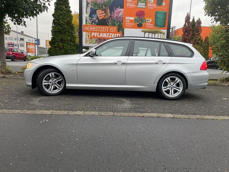 Gebraucht BMW 320 184 PS (135 kW) 2010 Silber Kombi