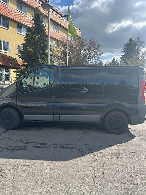 Gebraucht Opel Vivaro 114 PS (83 kW) 2012 Schwarz Van / Kleinbus