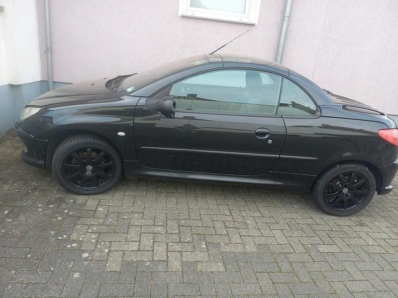 Schwarz Gebraucht 2004 Peugeot 206 Cabrio | 1.800 € (Fairer Preis) - Bild 1/4