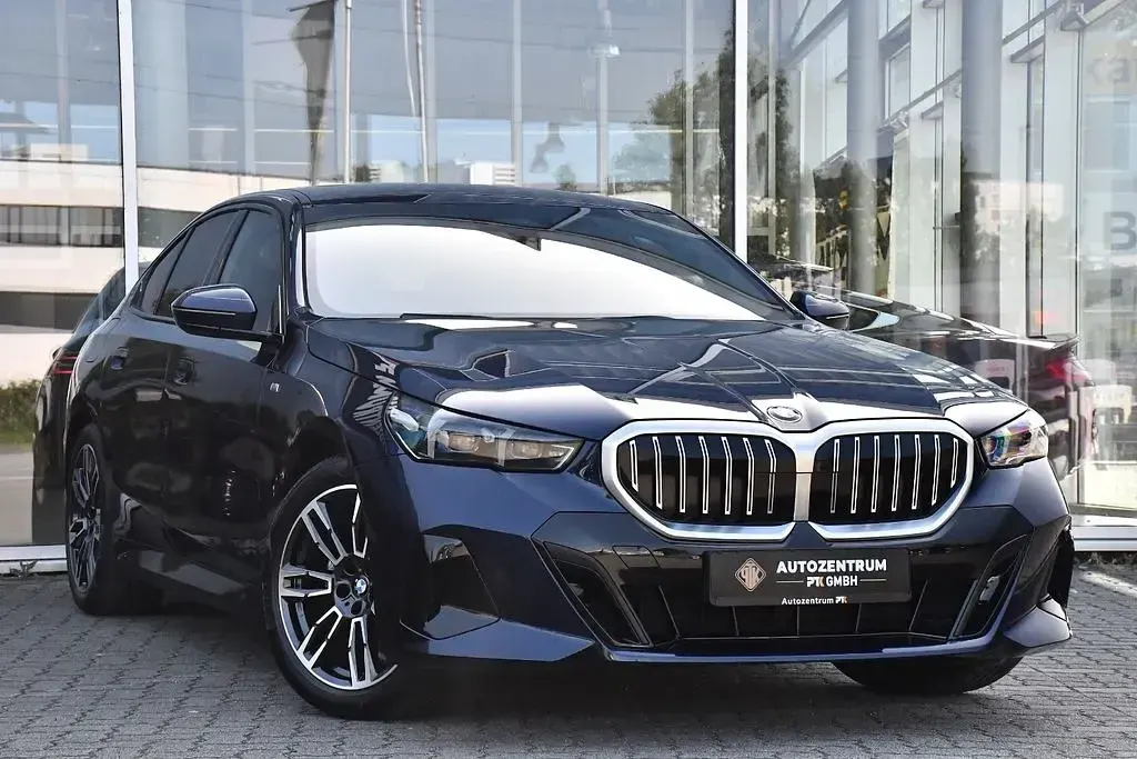 Gebraucht BMW 520 M Sport 197 PS (144 kW) 2024 Tansanitblau Limousine