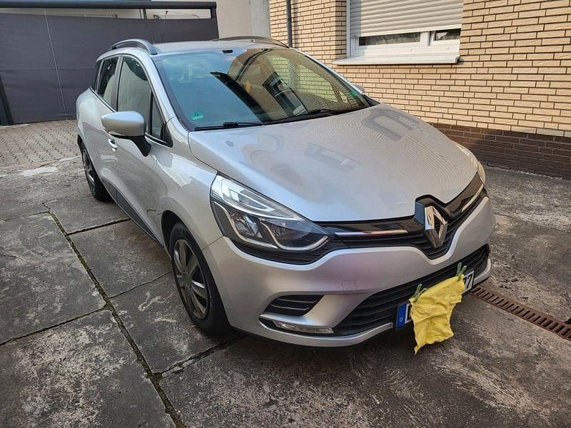 Silber Gebraucht 2017 Renault Clio IV LIMITED Kleinwagen | 7.770 € (Fairer Preis) - Bild 1/4