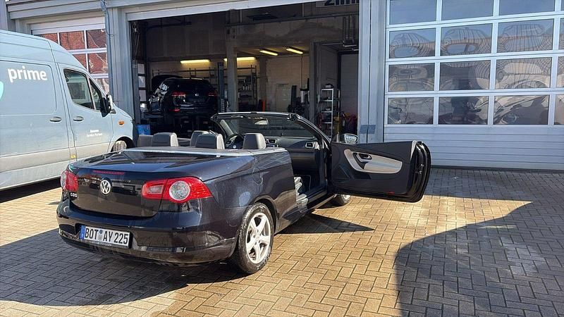 Schwarz Gebraucht 2008 VW Eos Individual Cabrio | 5.200 € - Bild 1/4