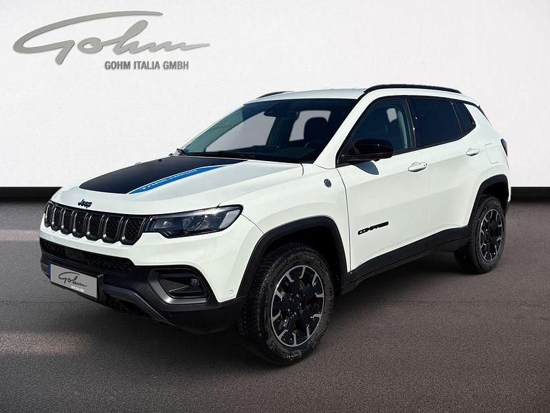 Gebraucht Jeep Compass Trailhawk 241 PS (177 kW) 2022 Weiß SUV