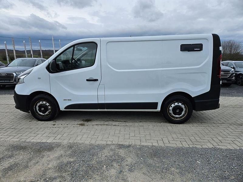 Gebraucht Renault Trafic Komfort 120 PS (88 kW) 2016 Weiß Van / Kleinbus