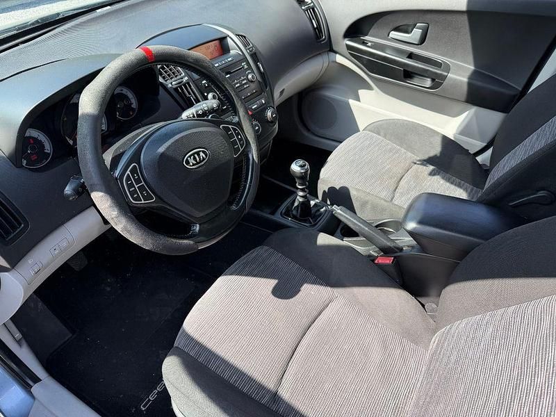 Gebraucht Kia Ceed LX 109 PS (80 kW) 2007 Blau Kleinwagen