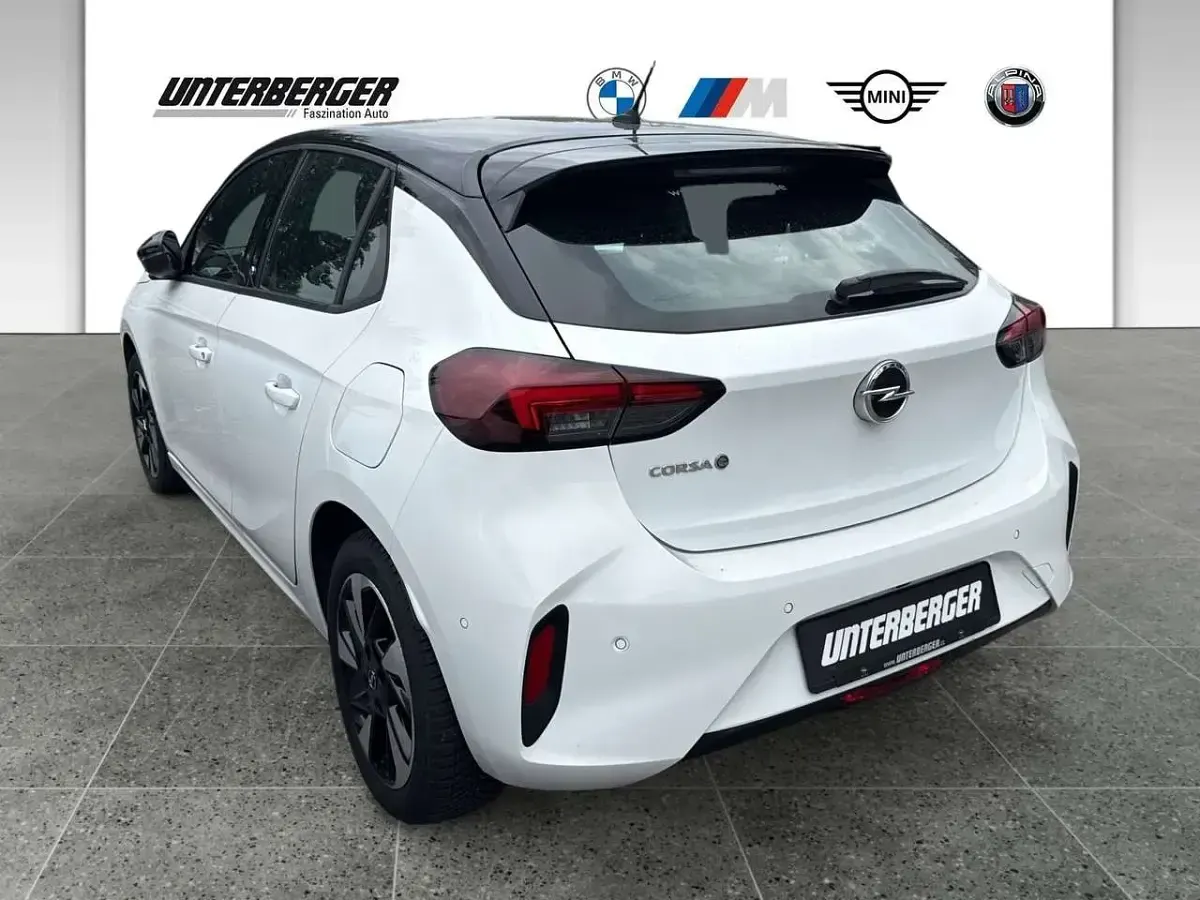 Gebraucht Opel Corsa-e GS Line 100 kW (136 PS) 2023 Lack weiss banquise/typ aussen Kleinwagen