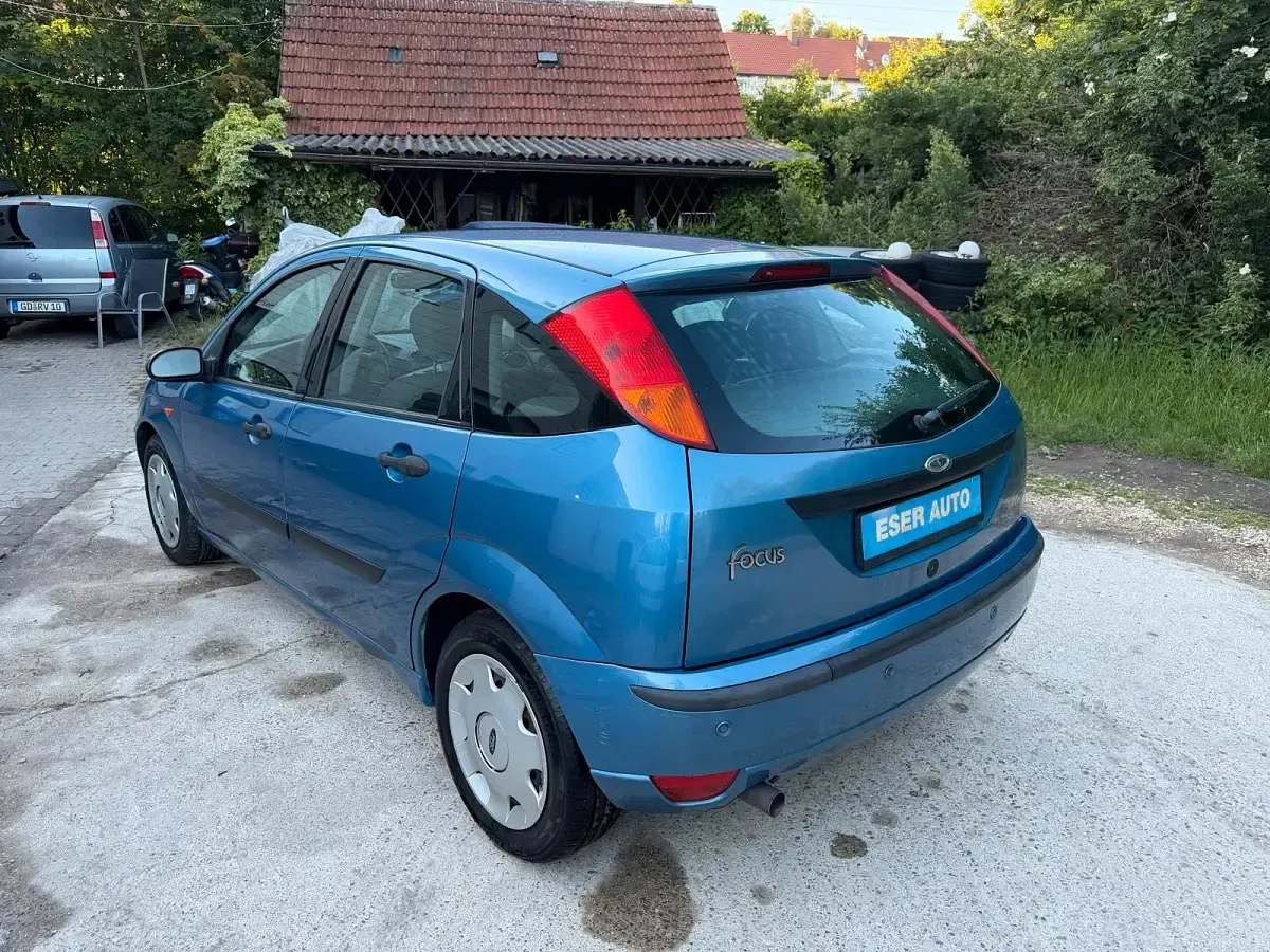 Gebraucht Ford Focus Zetec 131 PS (96 kW) 2002 Blau Kleinwagen