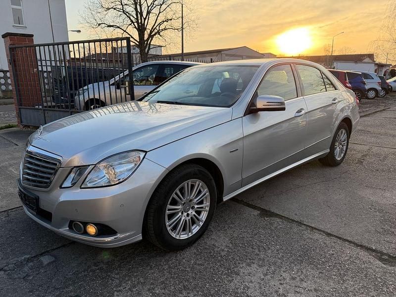 Gebraucht Mercedes E200 136 PS (100 kW) 2011 Silber Limousine
