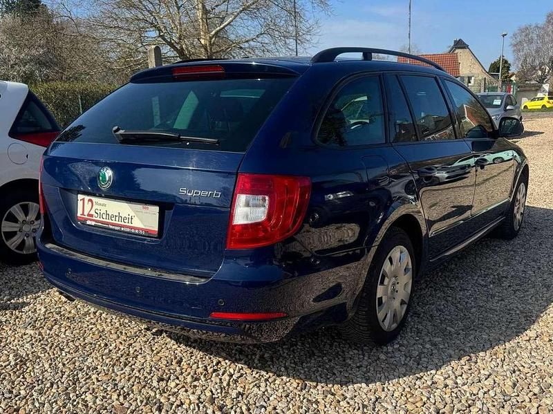Gebraucht Skoda Superb 125 PS (91 kW) 2011 Blau Kombi