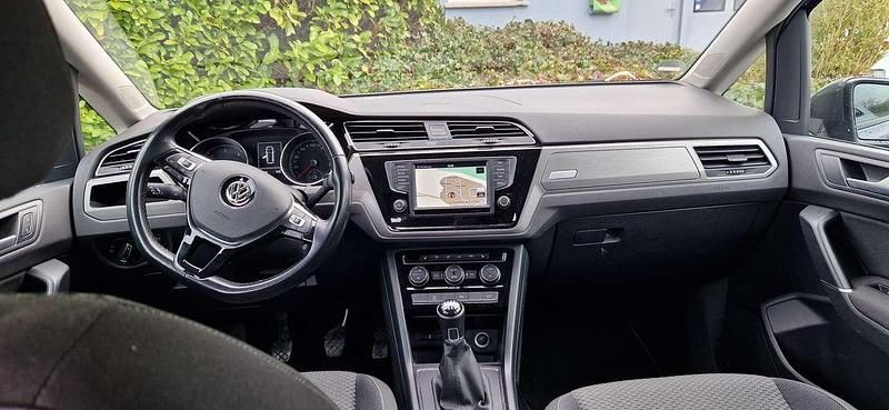 Gebraucht VW Touran Comfortline 110 PS (80 kW) 2016 Grau Van / Kleinbus