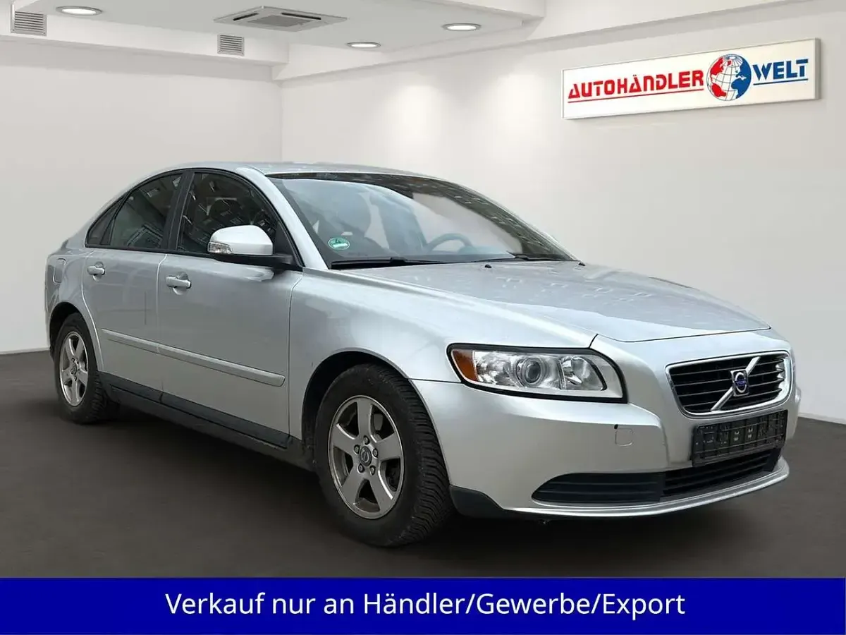 Gebraucht Volvo S40 109 PS (80 kW) 2009 Silber Limousine