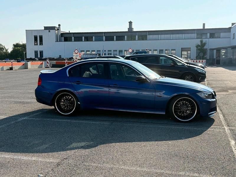 Second-hand BMW 330 231 CP (169 kW) 2006 Albastru Berlinǎ