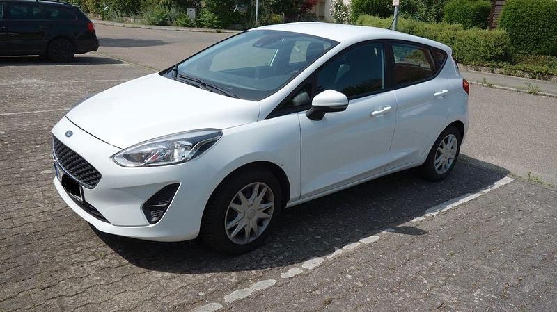 Weiß Gebraucht 2018 Ford Fiesta Trend Kleinwagen | 6.400 € (Fairer Preis) - Bild 1/3