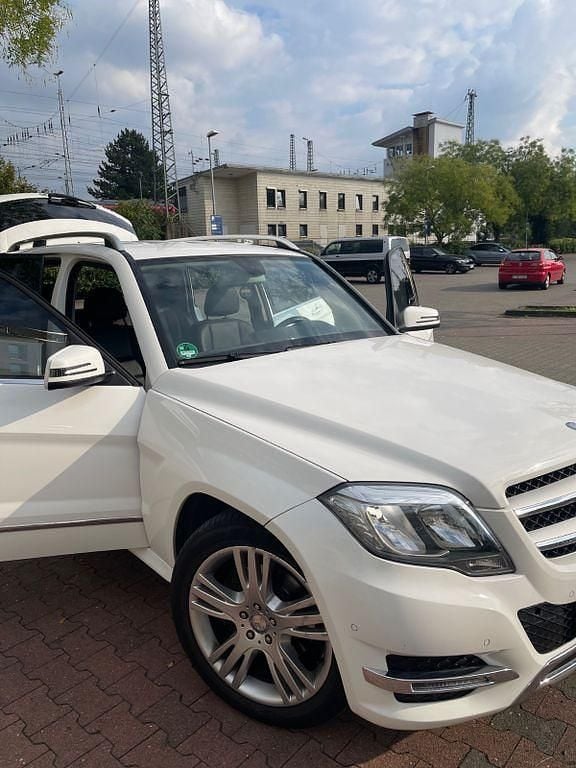 Weiß Gebraucht 2013 Mercedes GLK220 SUV | 17.300 € (Fairer Preis) - Bild 1/4