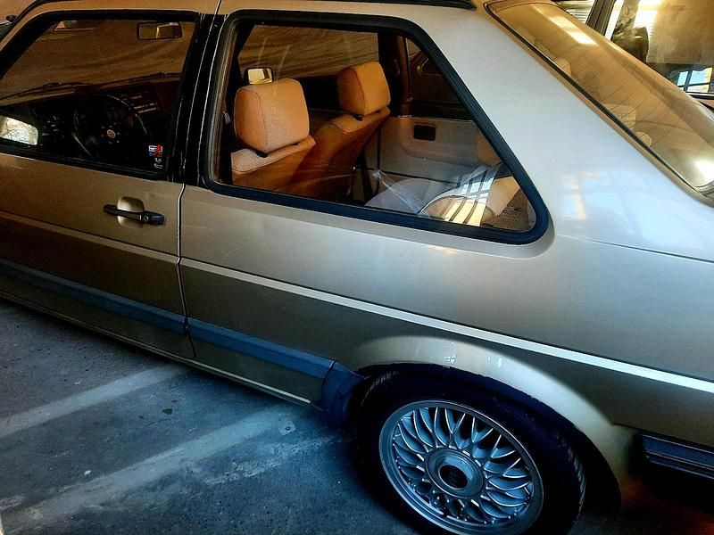 Gebraucht VW Jetta 75 PS (55 kW) 1991 Gold Coupé