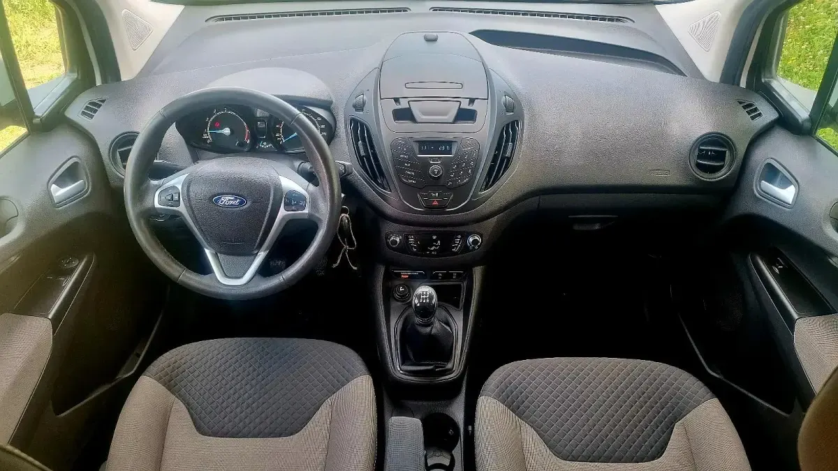 Gebraucht Ford Tourneo Courier 100 PS (73 kW) 2015 Silber Van / Kleinbus