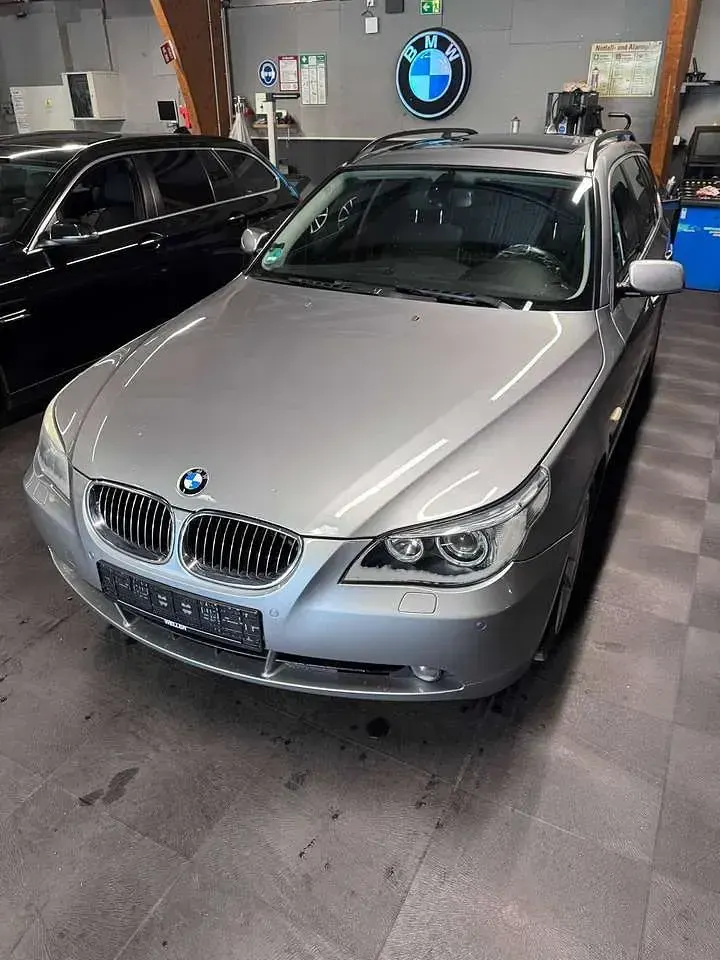 Gebraucht BMW 525 218 PS (160 kW) 2007 Grau Kombi