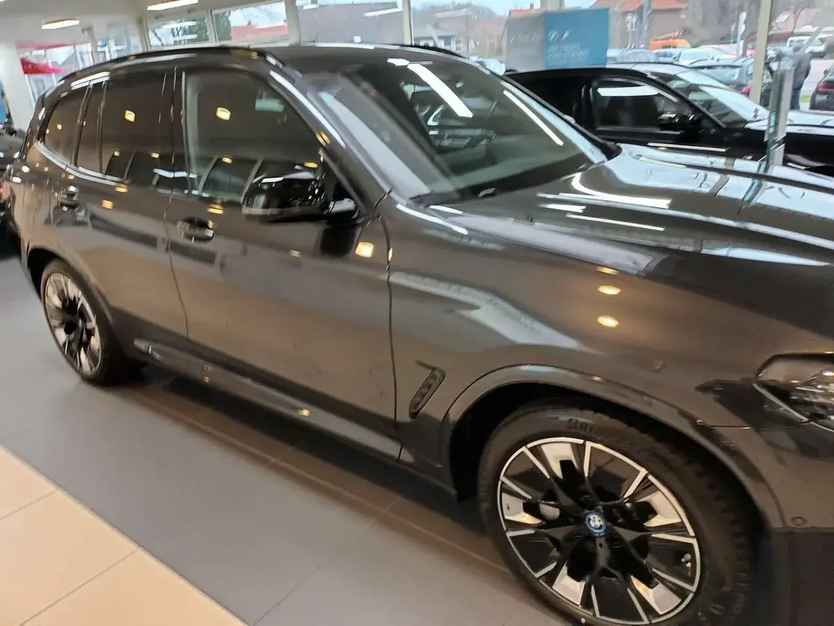Gebraucht BMW iX3 Impressive 210 kW (286 PS) 2024 Grau SUV