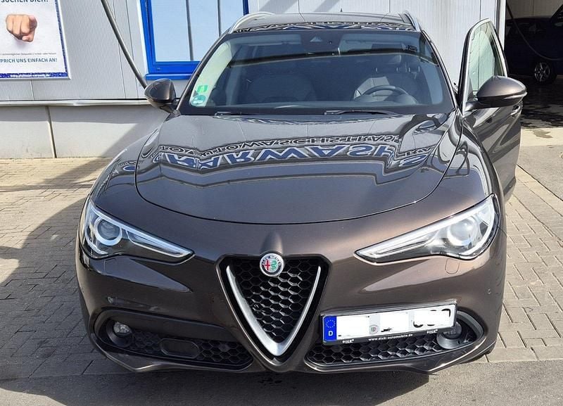 Grau Gebraucht 2019 Alfa Romeo Stelvio SUV | 18.900 € - Bild 1/4