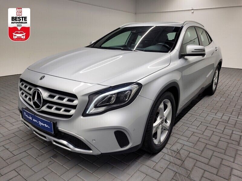 Silber (iridiumsilbermet.) Gebraucht 2019 Mercedes GLA180 SUV | 23.480 € (Etwas zu teuer) - Bild 1/4