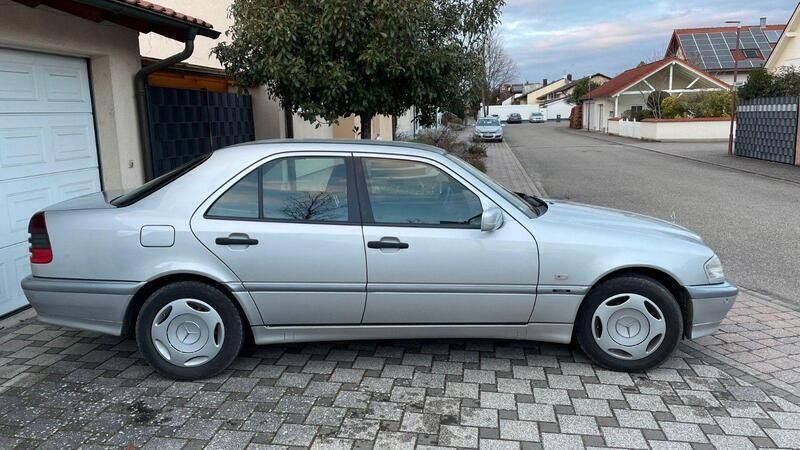 Silber Gebraucht 2000 Mercedes C180 Limousine | 3.000 € (Fairer Preis) - Bild 1/4