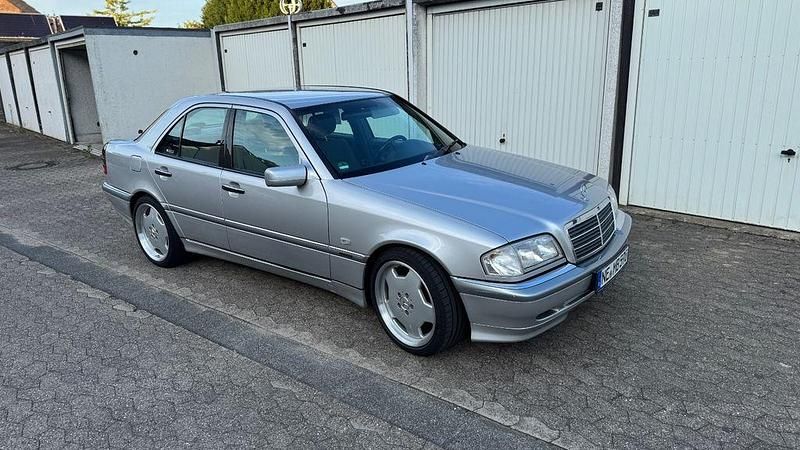 Silber Gebraucht 1998 Mercedes C240 Limousine | 9.250 € (Fairer Preis) - Bild 1/4