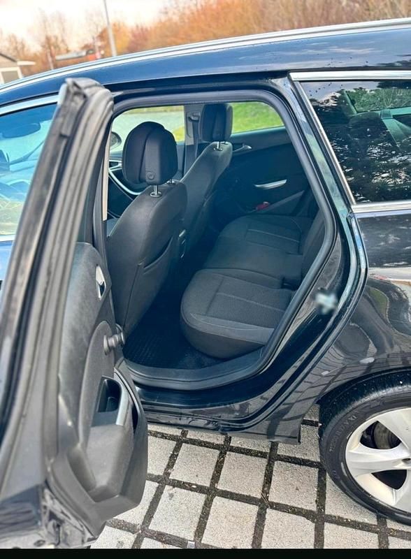 Second-hand Opel Astra 165 CP (121 kW) 2012 Break