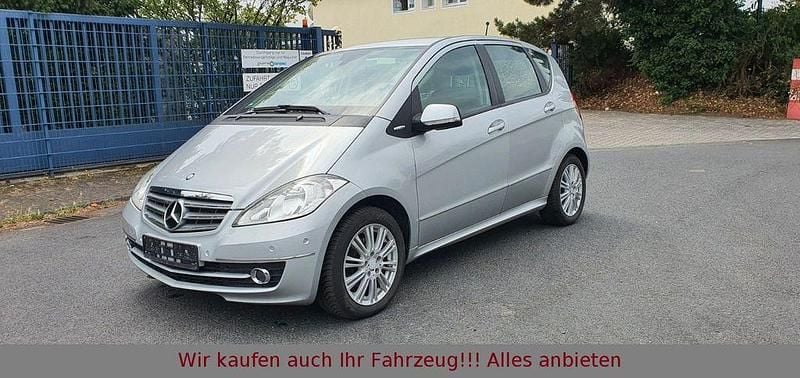 Silber Gebraucht 2011 Mercedes A180 Elegance Van / Kleinbus | 5.799 € (Guter Preis) - Bild 1/4