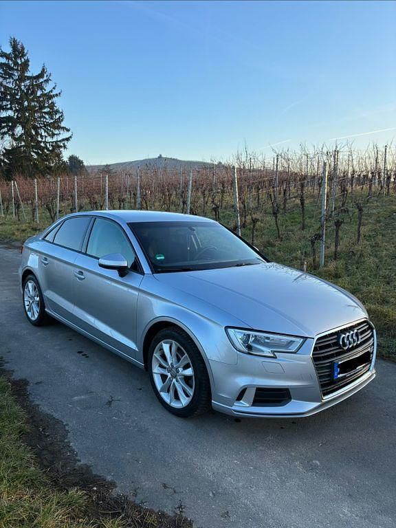 Silber Gebraucht 2018 Audi A3 Design Limousine | 14.000 € (Guter Preis) - Bild 1/4