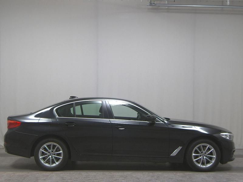 Schwarz Gebraucht 2020 BMW 520 Performance Limousine | 25.980 € (Superpreis) - Bild 1/4