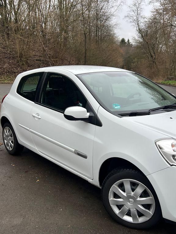 Gebraucht Renault Clio IV Collection 75 PS (55 kW) 2013 Weiß Limousine